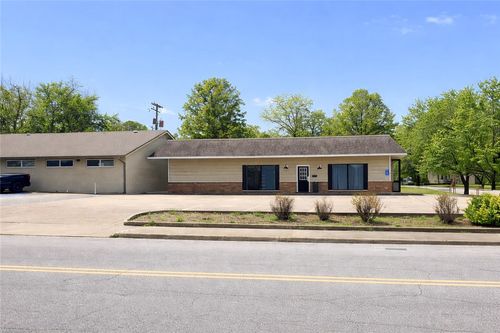 313 W Meadow Ave, Springdale, AR, 72764-4453 | Card Image