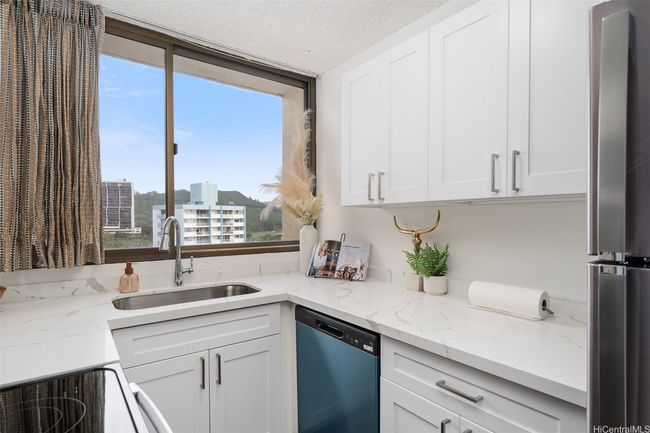 APT-2006 - 1201 Wilder Ave, Condo with 2 bedrooms, 1 bathrooms and 1 parking in Honolulu HI | Image 15