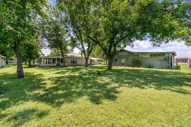 386 W Main St, House other with 3 bedrooms, 2 bathrooms and null parking in Elm Mott TX | Image 22