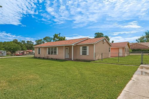 115 N 12th St, Highlands, TX, 77562-3518 | Card Image