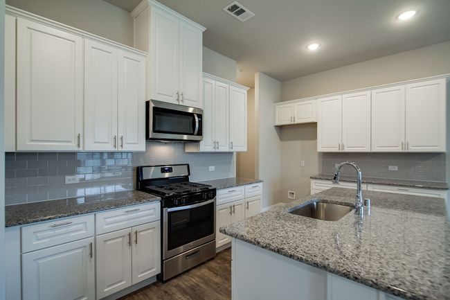 2213 Apex Dr, Townhouse with 3 bedrooms, 3 bathrooms and null parking in Flower Mound TX | Image 14