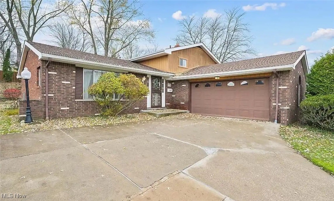 Sandy Hook Dr, Cleveland, OH 44134