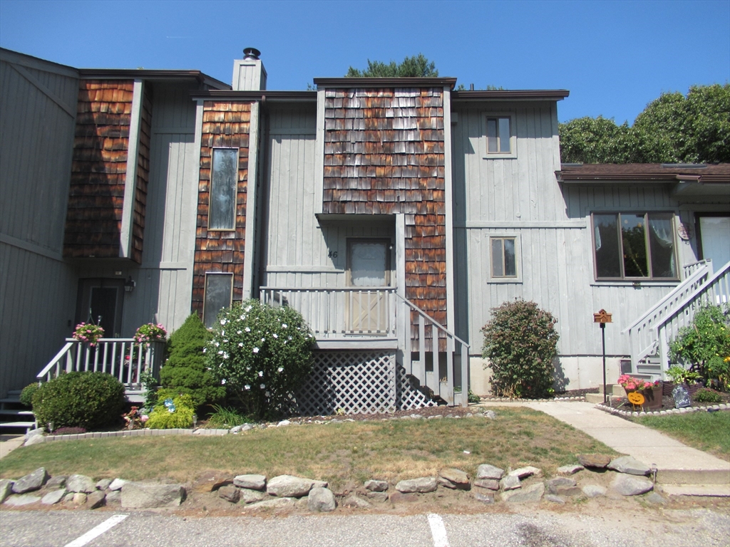 Meadowbrook Ln, Palmer, MA 01069