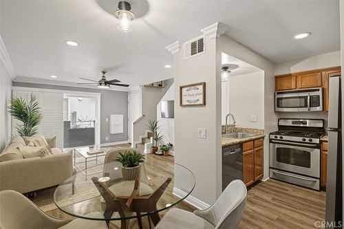 209-355 N Maple St, Burbank, CA, 91505-3911 | Card Image