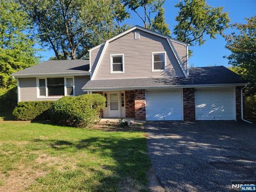 780 Hilton Pl, Paramus, NJ, 07652-3745 | Card Image