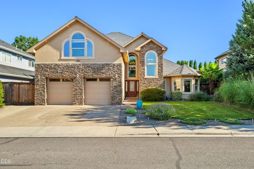 1981 Bluegrass Dr, Central Point, OR, 97502-3645 | Card Image
