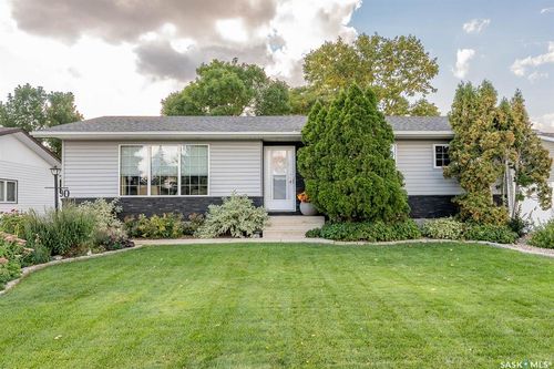 90 Wood Lily Dr, Moose Jaw, SK, S6J1E2 | Card Image