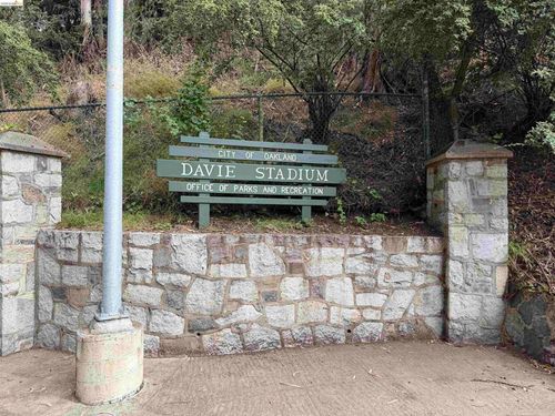 195 Oak Rd, Piedmont, CA, 94610 | Card Image