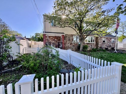 980 Siems Ct, North Bellmore, NY, 11710-1757 | Card Image