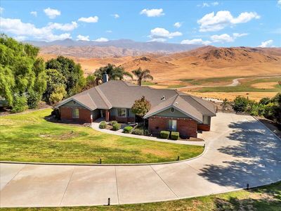 355 High Sierra Drive, House other with 4 bedrooms, 3 bathrooms and null parking in Exeter CA | Image 1