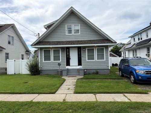 116 Clinton Ave, Bay Shore, NY, 11706-8605 | Card Image