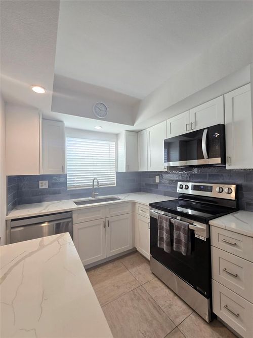 10-9200 Midnight Pass Rd, SARASOTA, FL, 34242-2943 | Card Image