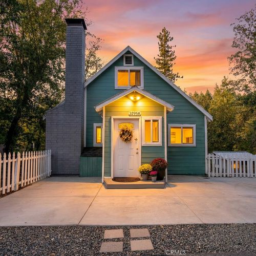 32958 Squirrel Ln, Running Springs, CA, 92382-7526 | Card Image