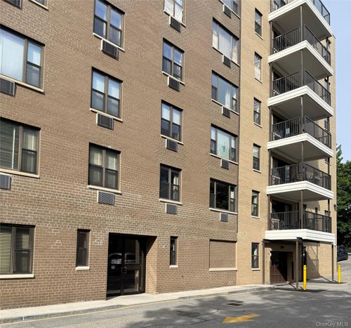 214-25 Stewart Pl, Mount Kisco, NY, 10549-2112 | Card Image
