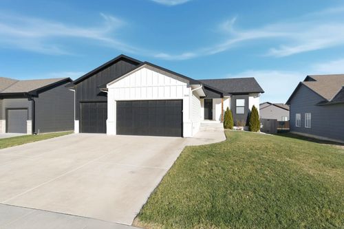 2626 E 48th St N, Wichita, KS, 67219-3400 | Card Image