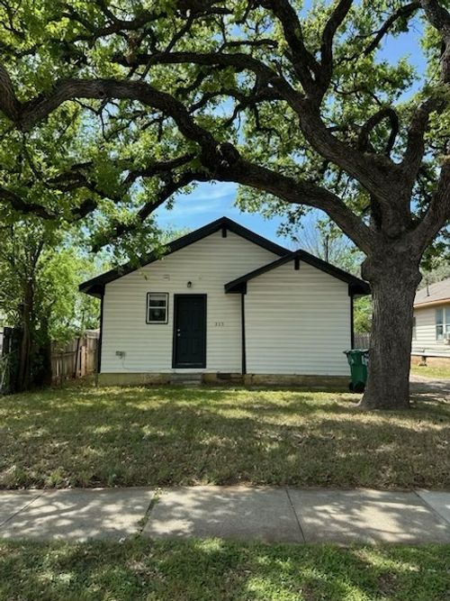 313 N Wood St, Denton, TX, 76209-4437 | Card Image