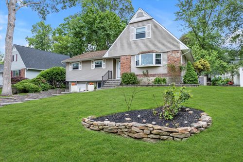 63 Ravenwood Dr, Kings Park, NY, 11754-2929 | Card Image