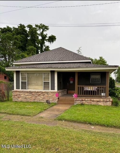11 N State St, Clarksdale, MS, 38614-6427 | Card Image