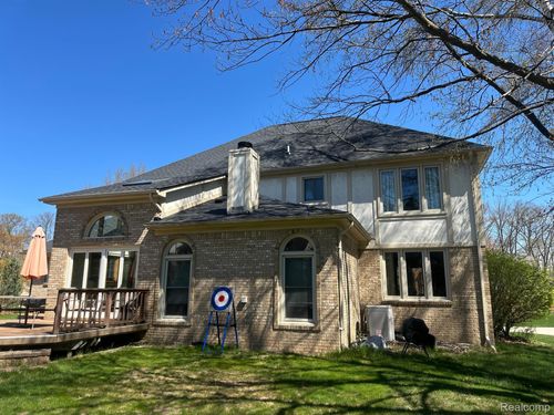 3229 Parkwood Dr, Rochester Hills, MI, 48306-3653 | Card Image