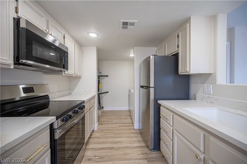 102-5310 Portavilla Ct, Las Vegas, NV, 89122-0255 | Card Image