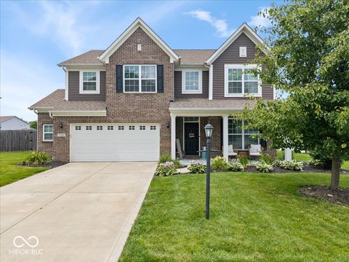 8198 Kilborn Way, Avon, IN, 46123-5542 | Card Image