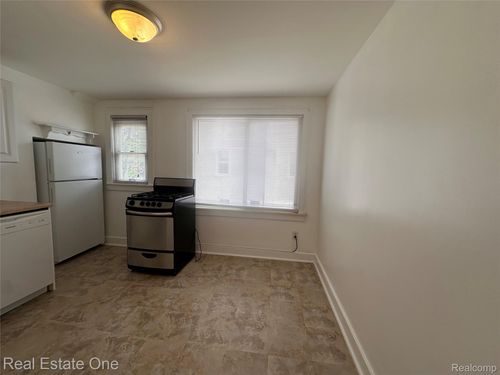 122 Houstonia Ave, Royal Oak, MI, 48073-4113 | Card Image