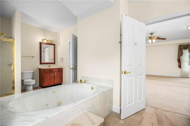 Primary Bathroom | Image 33