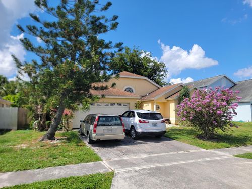 8 Meadows Park Ln, Boynton Beach, FL, 33436-9009 | Card Image