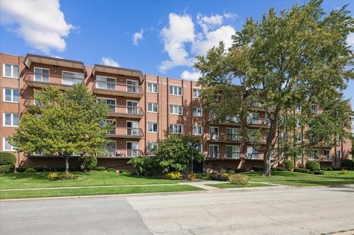 apt-410-8100 W Foster Ln, Niles, IL, 60714-1162 | Card Image
