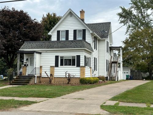 2303 Lake St, Lake City, PA, 16423-1324 | Card Image