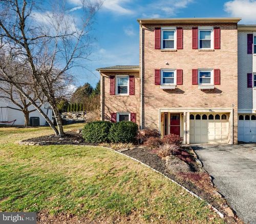 8323 Countryside Lane, FOGELSVILLE, PA, 18051 | Card Image