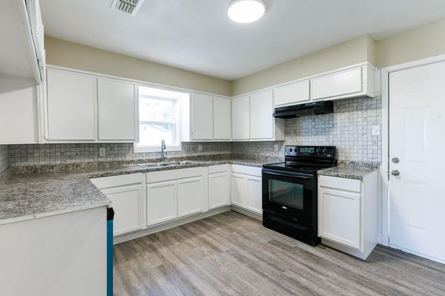 3716 38 Th St, House other with 4 bedrooms, 2 bathrooms and null parking in Lubbock TX | Image 4