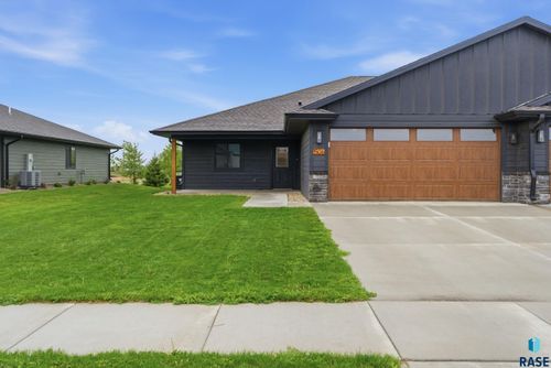 1506 W 20th Ave Avenue, Mitchell, SD, 57301 | Card Image