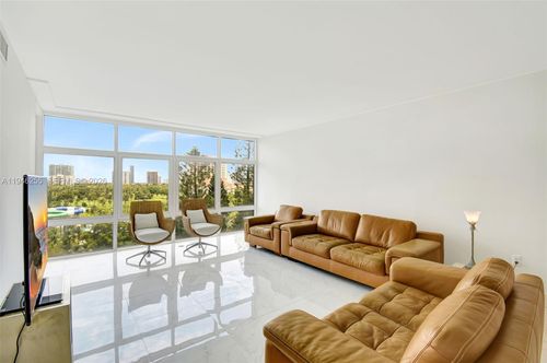 1005-20100 W Country Club Dr, Aventura, FL, 33180-1634 | Card Image