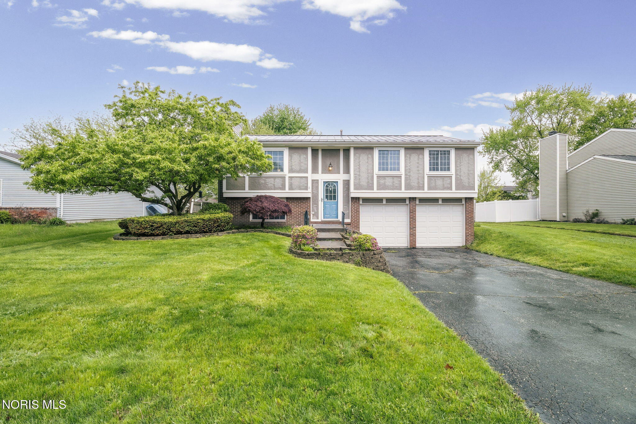 2160 Queensdale Ct, For Sale in Maumee - eXp Realty