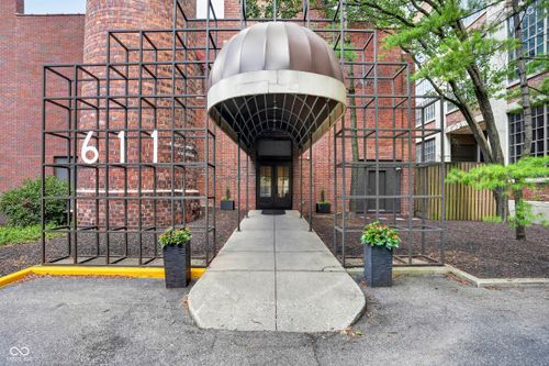 102-611 N Park Ave, Indianapolis, IN, 46204-1681 | Card Image