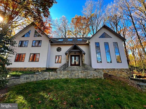 11265 Beach Mill Rd, GREAT FALLS, VA, 22066-3029 | Card Image