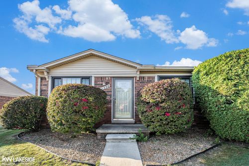 11358 Glenwood Dr, Washington Township, MI, 48094-3065 | Card Image