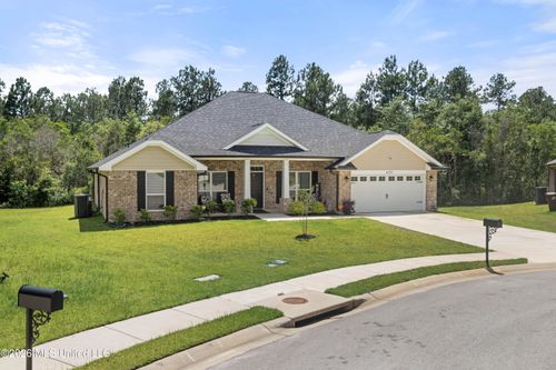 6285 Emerald Lake Dr, Biloxi, MS, 39532-4538 | Card Image