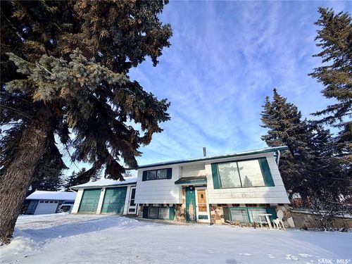 20 4th Ave, Neilburg, SK, S0M | Card Image