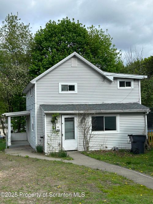 627 May St, Mayfield, PA, 18433-2131 | Card Image