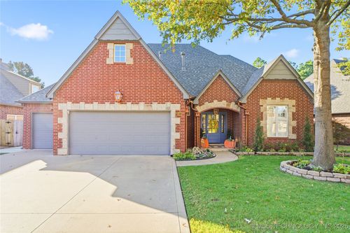 9512 E 117th St S, Bixby, OK, 74008-1818 | Card Image