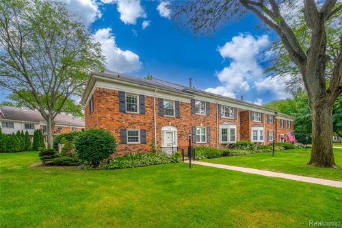 560 Billingsgate Ct, Bloomfield Hills, MI, 48301-1608 | Card Image