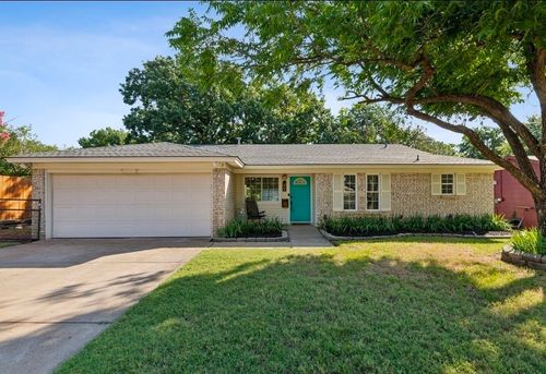 409 Wallace Dr, Crowley, TX, 76036-3238 | Card Image