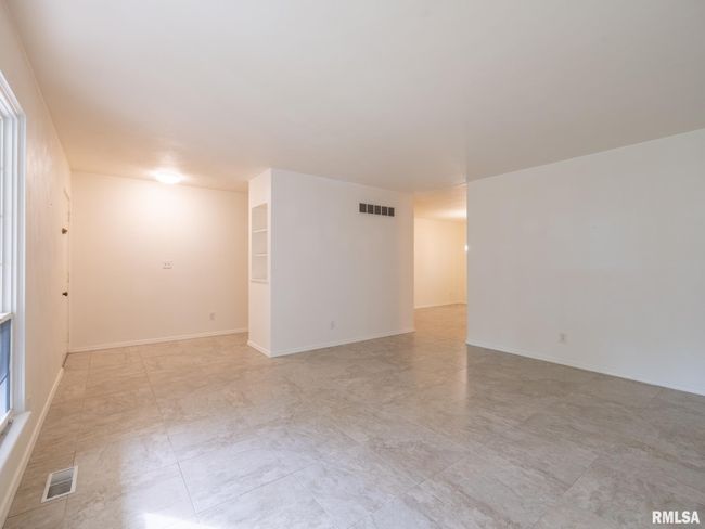 743 W Wonderview Dr, House other with 3 bedrooms, 2 bathrooms and null parking in Dunlap IL | Image 11