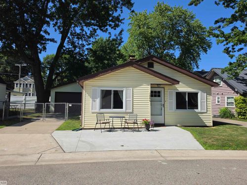3004 Maplewood Dr, Fort Gratiot, MI, 48059-2833 | Card Image