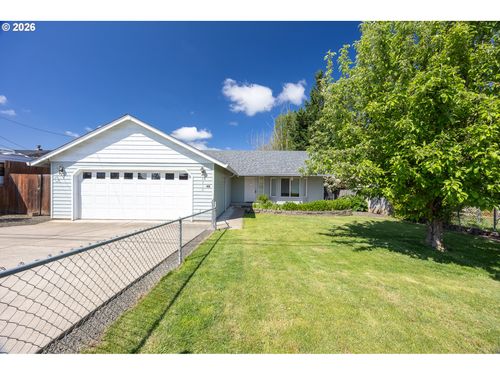 4216 Stella St, Roseburg, OR, 97471-4798 | Card Image