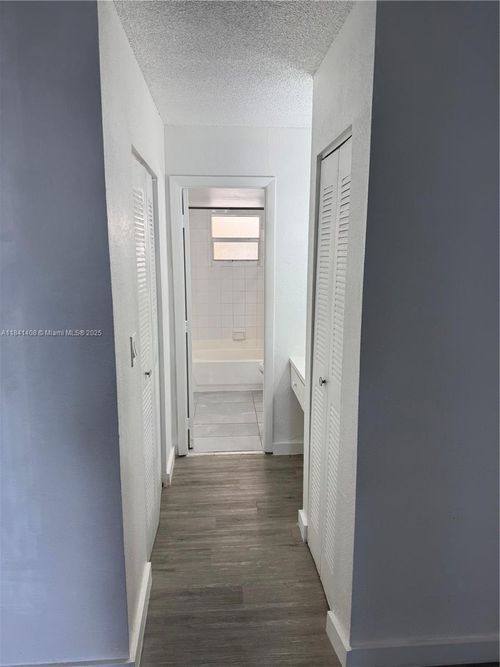 apt-206-2903 Ne 163rd St, North Miami Beach, FL, 33160-4410 | Card Image