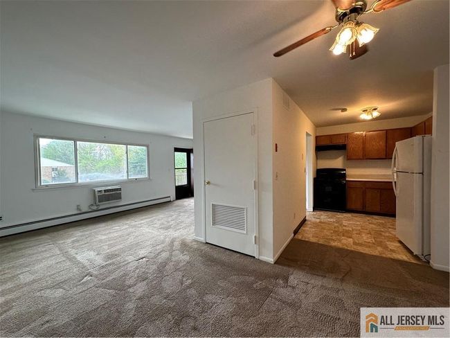 414 - 414 Cricket Ln, Townhouse with 1 bedrooms, 1 bathrooms and null parking in Woodbridge NJ | Image 5