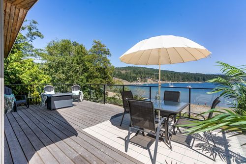 7653 Redrooffs Rd, Halfmoon Bay, BC, V7Z1C4 | Card Image